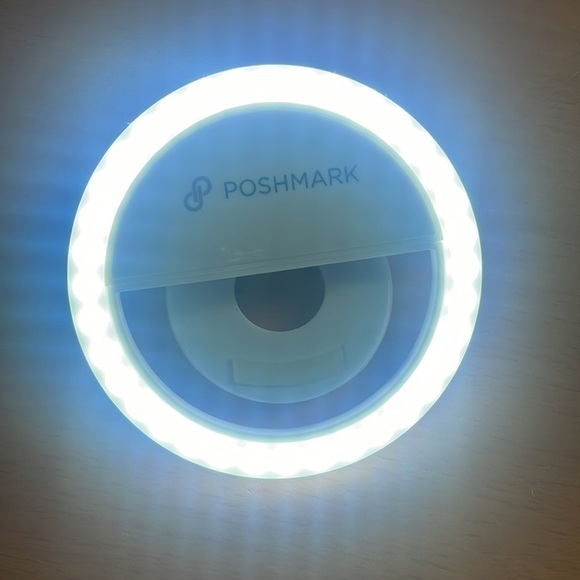 Poshmark Selfie Ring Light 3 Settings
Laptop Phone White Black PFF Poshfest - Picture 7 of 7